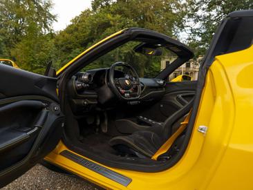 Ferrari F8 Spider — photo 7