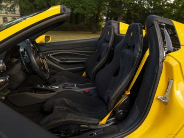 Ferrari F8 Spider — photo 8