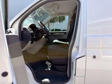 Volkswagen Transporter — photo 3