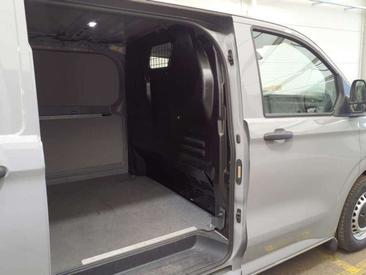 Volkswagen Transporter — photo 7