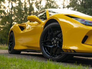 Ferrari F8 Spider — photo 24