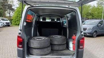 Volkswagen Transporter — photo 11