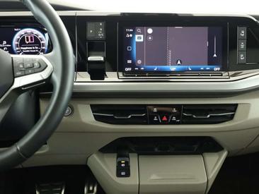 Volkswagen Multivan Hybrid 4Motion Style — photo 8