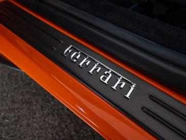 Ferrari F8 Tributo — photo 32