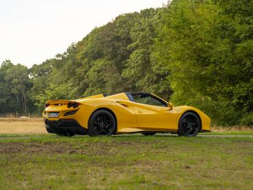 Ferrari F8 Spider — photo 34