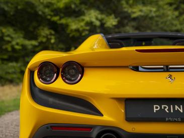 Ferrari F8 Spider — photo 37