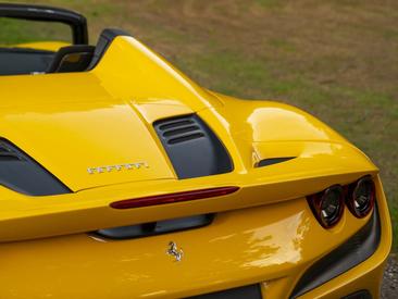 Ferrari F8 Spider — photo 38