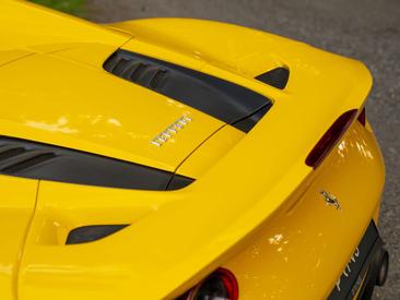 Ferrari F8 Spider — photo 40