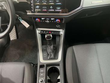 Audi Q3 45 TFSIe — photo 19