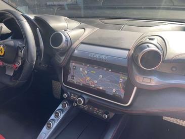 Ferrari GTC4Lusso — photo 33