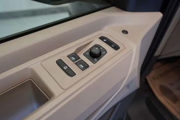 Volkswagen Multivan — photo 13