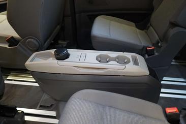 Volkswagen Multivan — photo 16