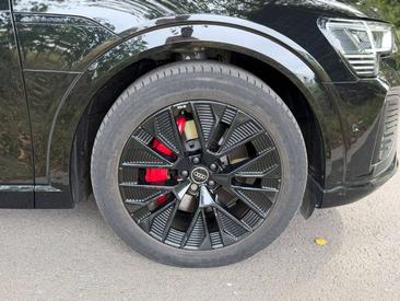 Audi Q8 E-tron Sportback Competition 55 — photo 11