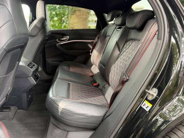 Audi Q8 E-tron Sportback Competition 55 — photo 19