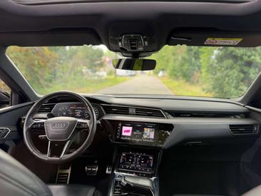Audi Q8 E-tron Sportback Competition 55 — photo 21