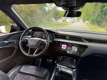 Audi Q8 E-tron Sportback Competition 55 — photo 22