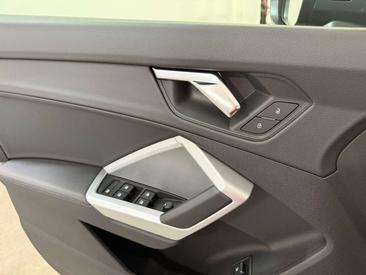 Audi Q3 45 TFSIe — photo 16