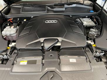 Audi Q8 55 TFSI — photo 6