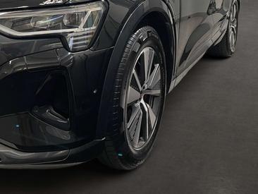 Audi Q8 E-tron Advanced 55 E-tron — photo 7