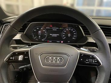 Audi Q8 E-tron Advanced 55 E-tron — photo 9