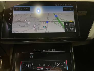 Audi Q8 E-tron Advanced 55 E-tron — photo 10
