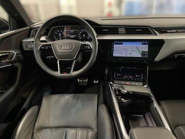 Audi Q8 E-tron Advanced 55 E-tron — photo 11