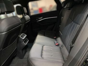 Audi Q8 E-tron Advanced 55 E-tron — photo 12