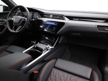 Audi SQ8 — photo 2