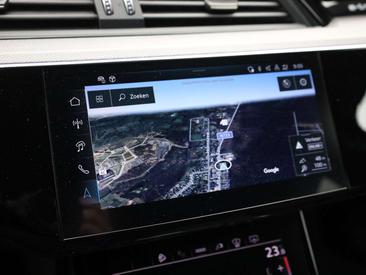 Audi SQ8 — photo 7