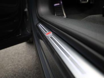 Audi SQ8 — photo 12