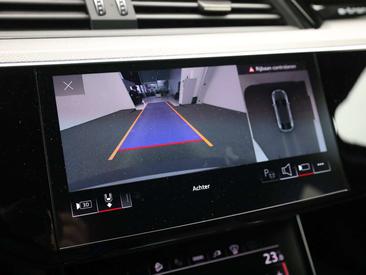 Audi SQ8 — photo 20