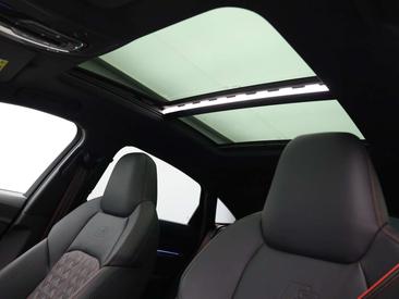 Audi SQ8 — photo 23