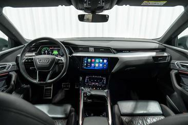 Audi Q8 E-tron Competition 55 — photo 12