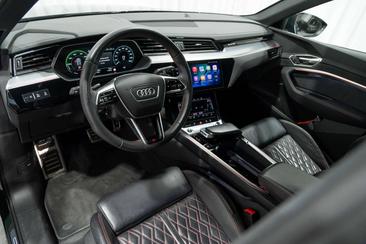Audi Q8 E-tron Competition 55 — photo 13