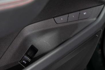 Audi Q8 E-tron Competition 55 — photo 28