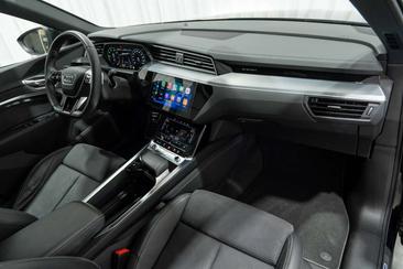 Audi Q8 E-tron Sportback Advanced 55 — photo 15