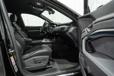 Audi Q8 E-tron Sportback Advanced 55 — photo 16