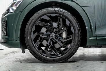 Audi Q8 E-tron Competition 55 — photo 48