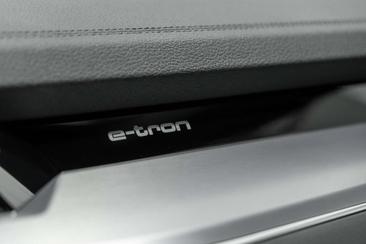 Audi Q8 E-tron Sportback Advanced 55 — photo 41