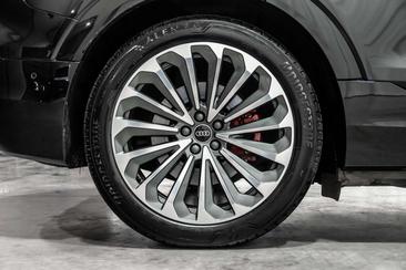 Audi Q8 E-tron Sportback Advanced 55 — photo 49