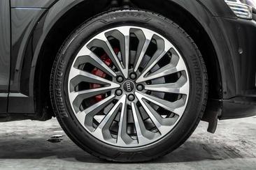 Audi Q8 E-tron Sportback Advanced 55 — photo 50