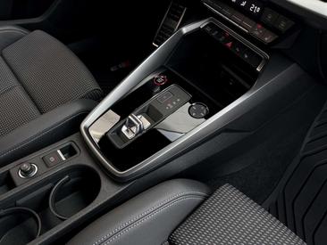 Audi S3 Sportback TFSI — photo 10