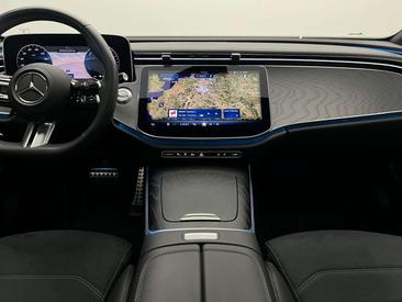 Mercedes Classe E 300 Night Edition — photo 17