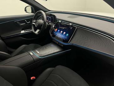 Mercedes Classe E 300 Night Edition — photo 22