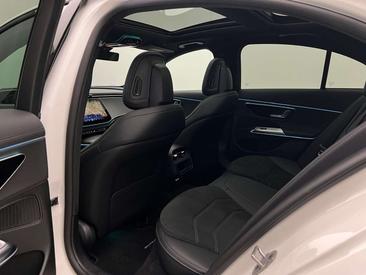 Mercedes Classe E 300 Night Edition — photo 23