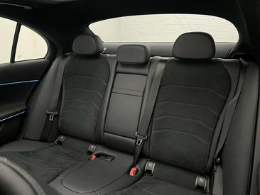 Mercedes Classe E 300 Night Edition — photo 25