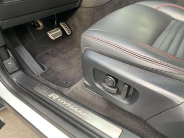 Land Rover Discovery Sport R-Dynamic SE AWD ACC + AHZV — photo 15