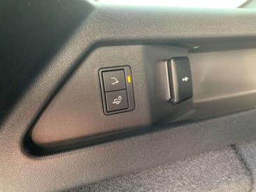 Land Rover Discovery Sport R-Dynamic SE AWD ACC + AHZV — photo 24