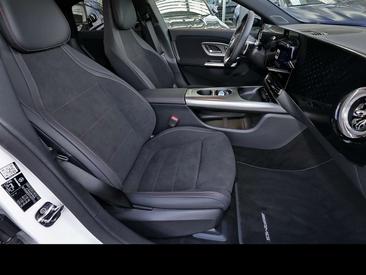 Mercedes CLA 200 Night Edition — photo 4