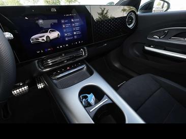 Mercedes CLA 200 Night Edition — photo 10